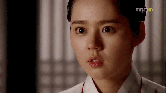 Han Ga In biểu cảm ít thay đổi