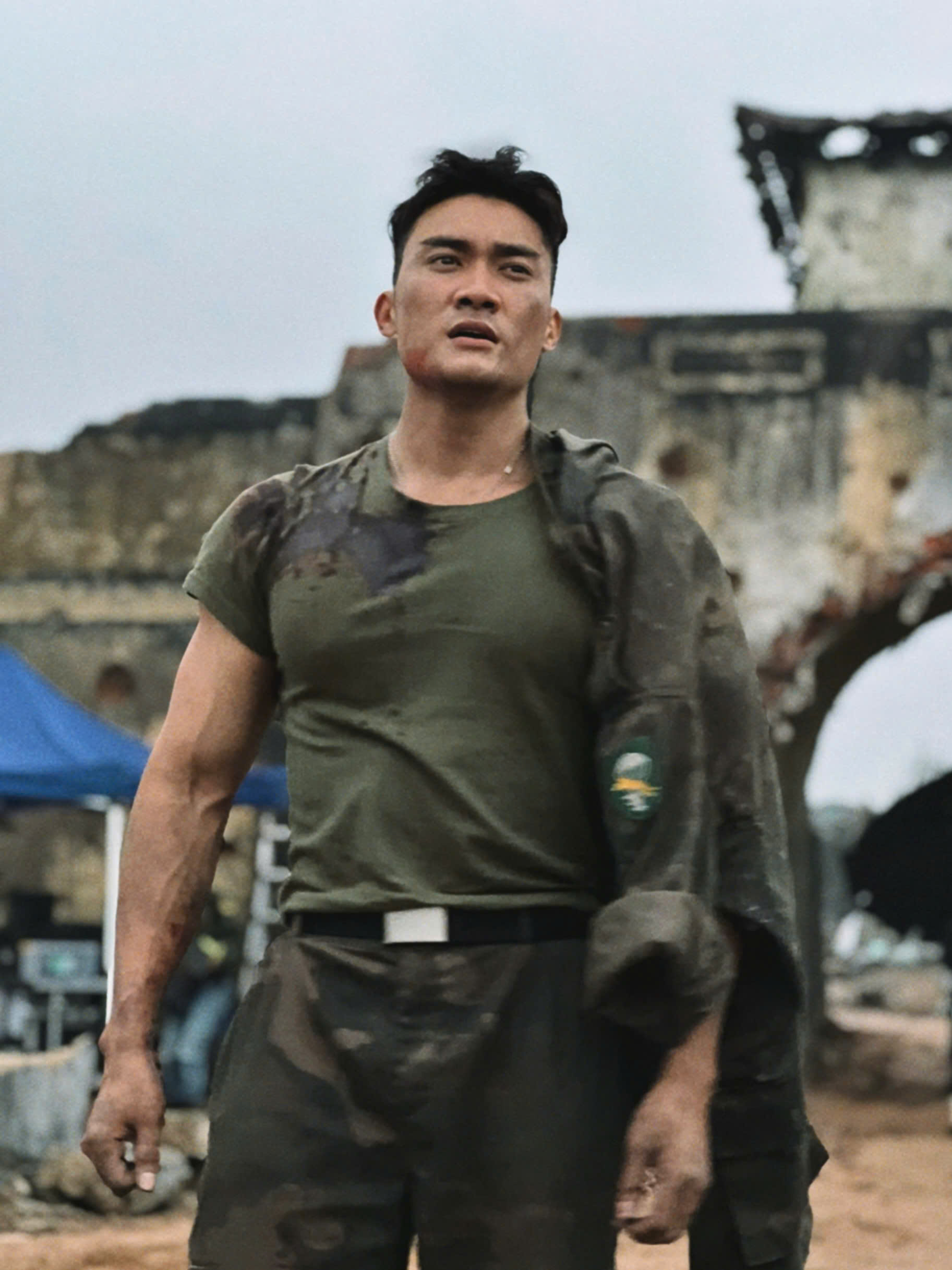 Lương Gia Huy tạo hình vai lính ngụy trong Mưa đỏ