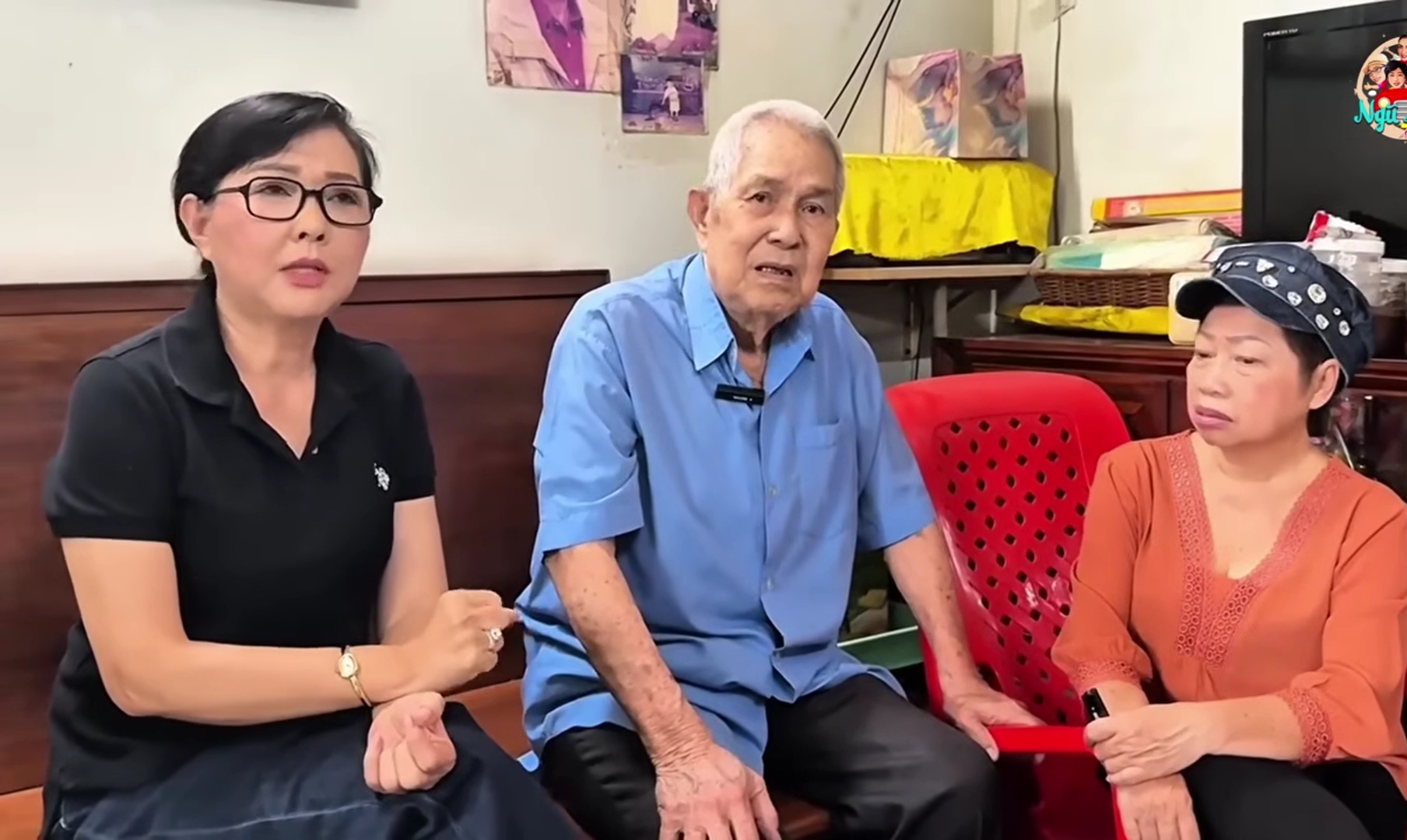 Ba nghệ sĩ cùng chụp hình chung