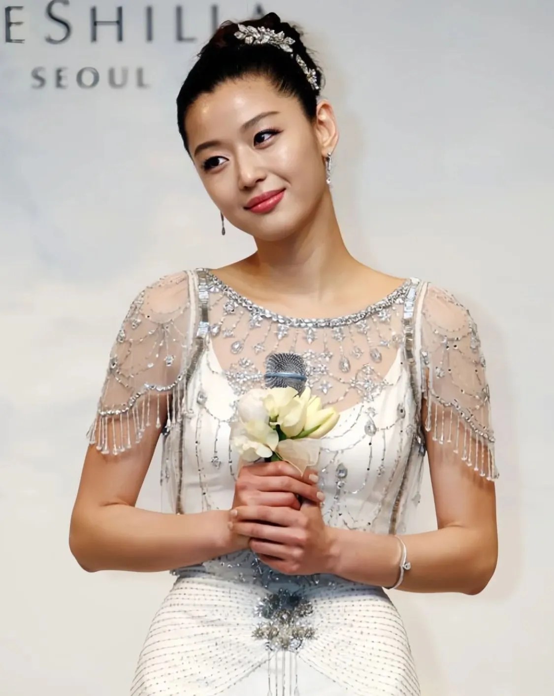 Netizen bất ngờ trước cuộc sống hào môn của Jeon Ji Hyun