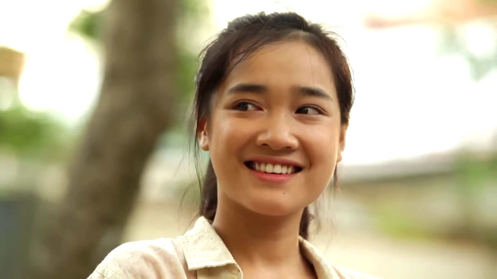 Nhã Phương nở nụ cười hiếm hoi