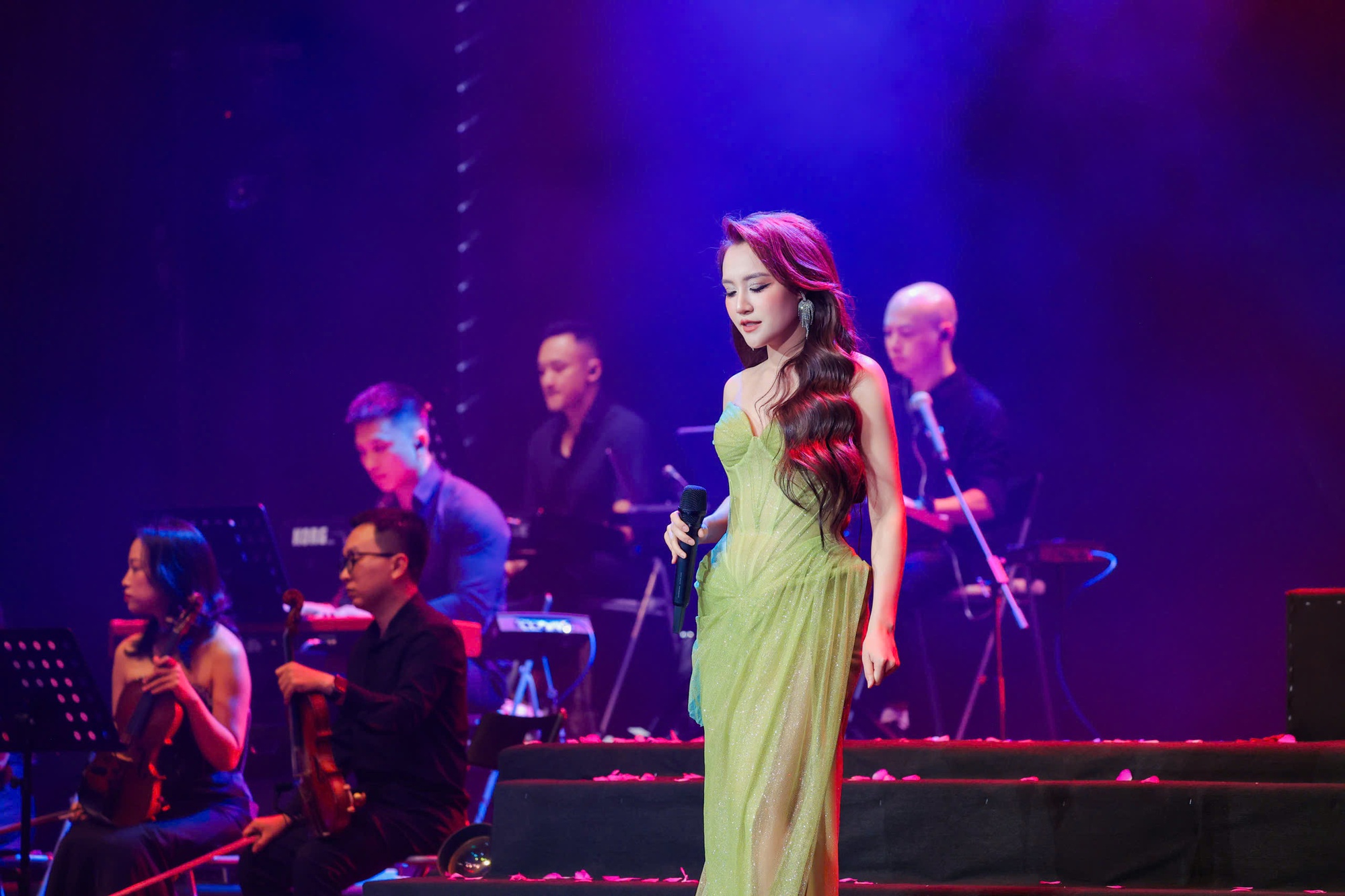 Thu Thủy trên sân khấu