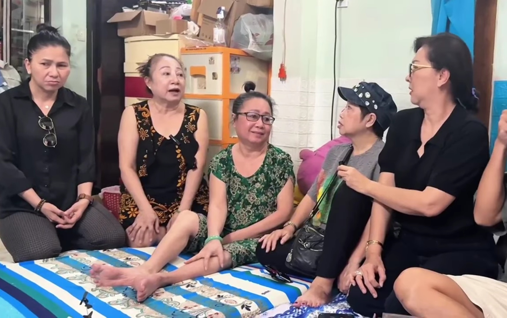 Nghệ sĩ Thái Thanh Hằng và chị gái
