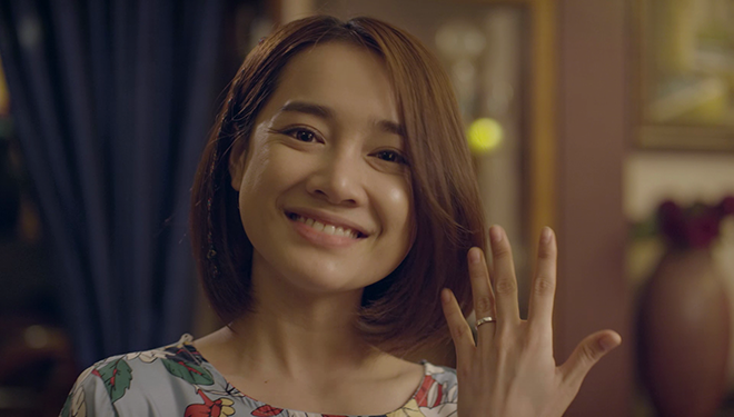 Nhã Phương với biểu cảm nhẹ nhàng