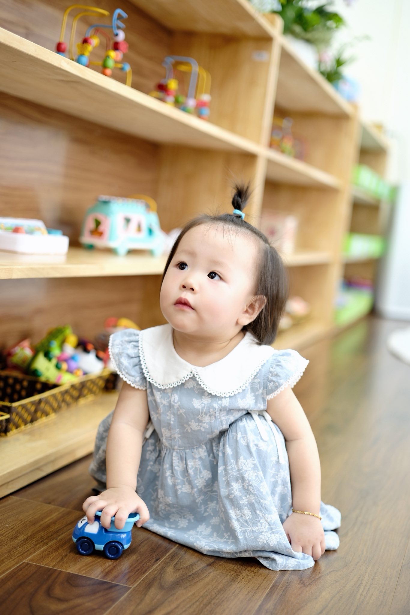Hai nhóc tỳ nhà Phương Oanh bước vào môi trường mới