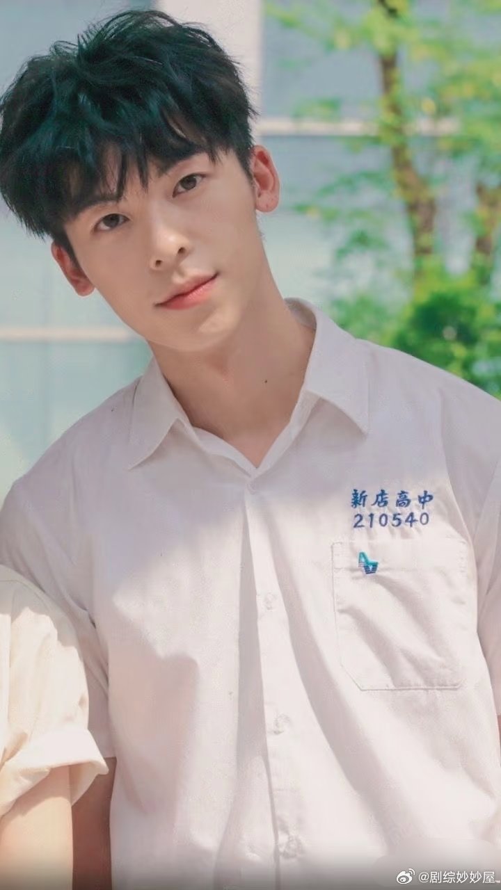 Fan yêu cầu trả lại hình tượng thiếu niên
