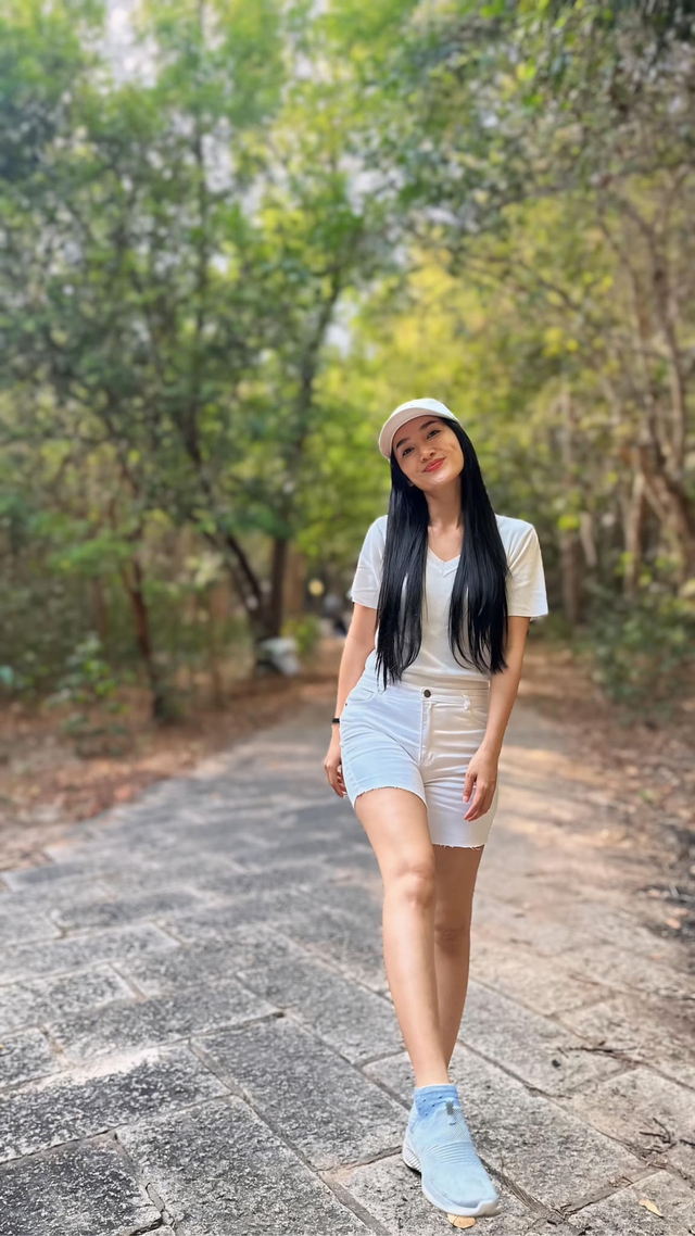 Quỳnh Lam tập yoga và giữ sức khỏe