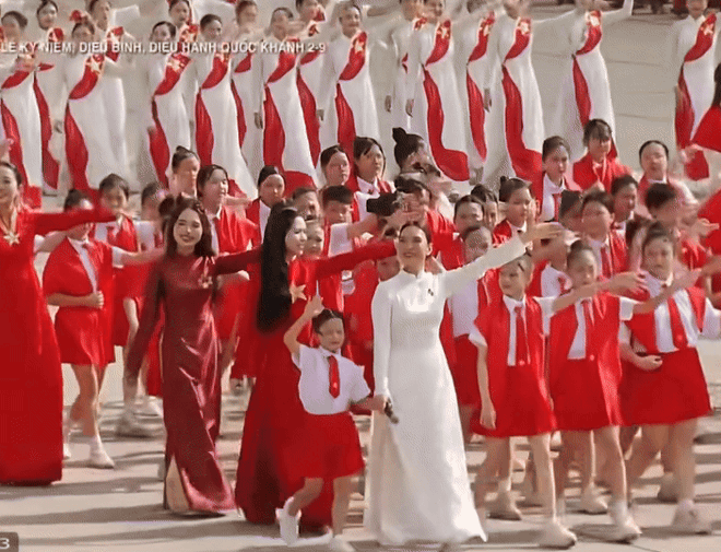 Vẻ đẹp thanh lịch của Mỹ Tâm