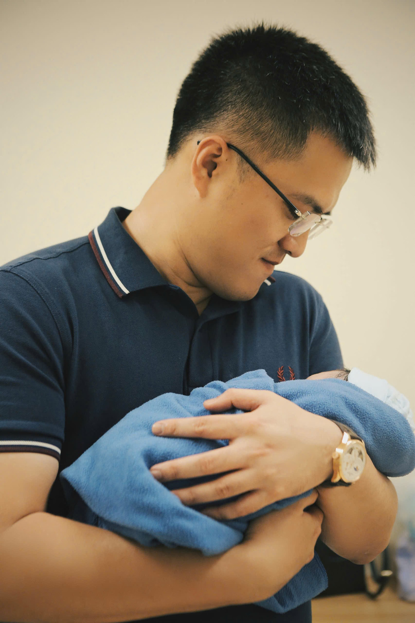 Hoa hậu Ngọc Hân cùng chồng bên bé Pi