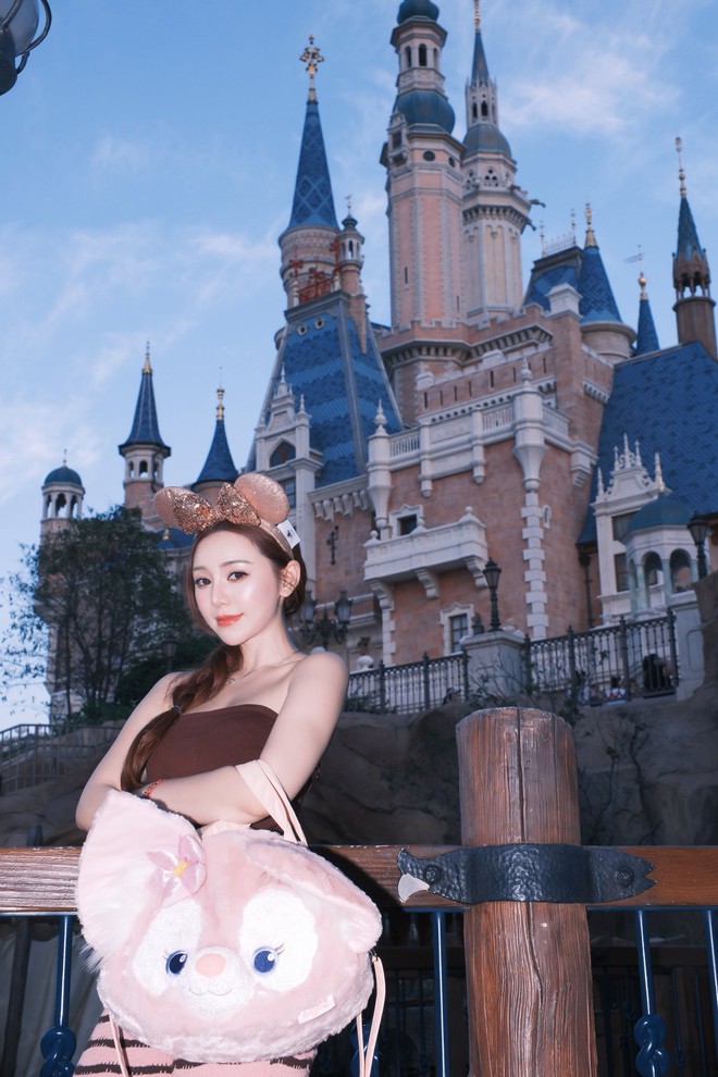 Quỳnh Kool thời trang trẻ trung