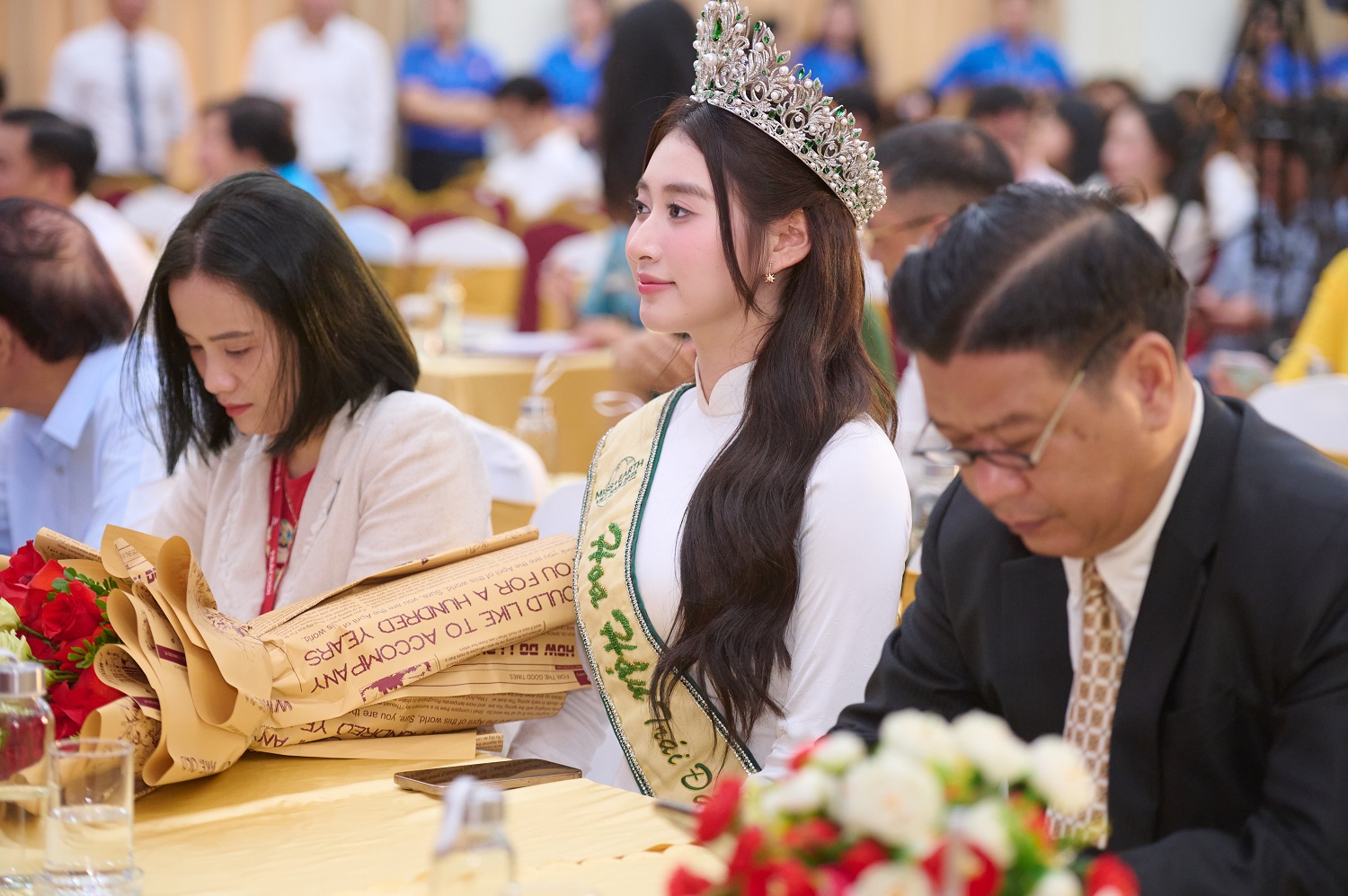 Người đẹp 19 tuổi hạnh phúc với vai trò hoa hậu