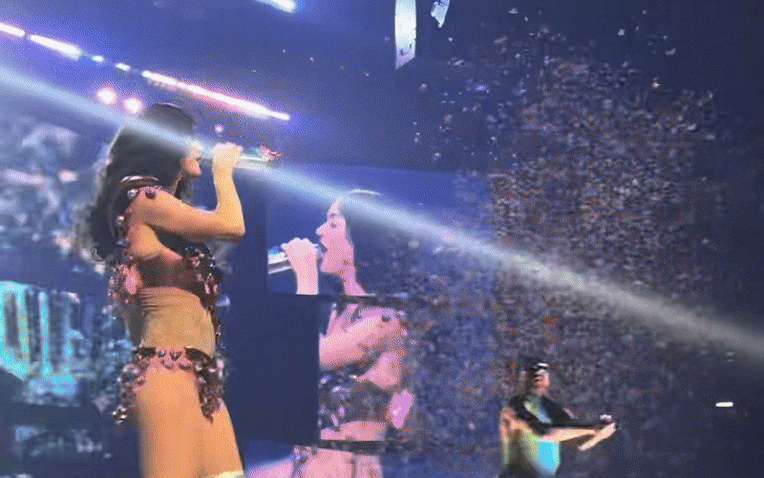 Katy Perry biểu diễn sôi động