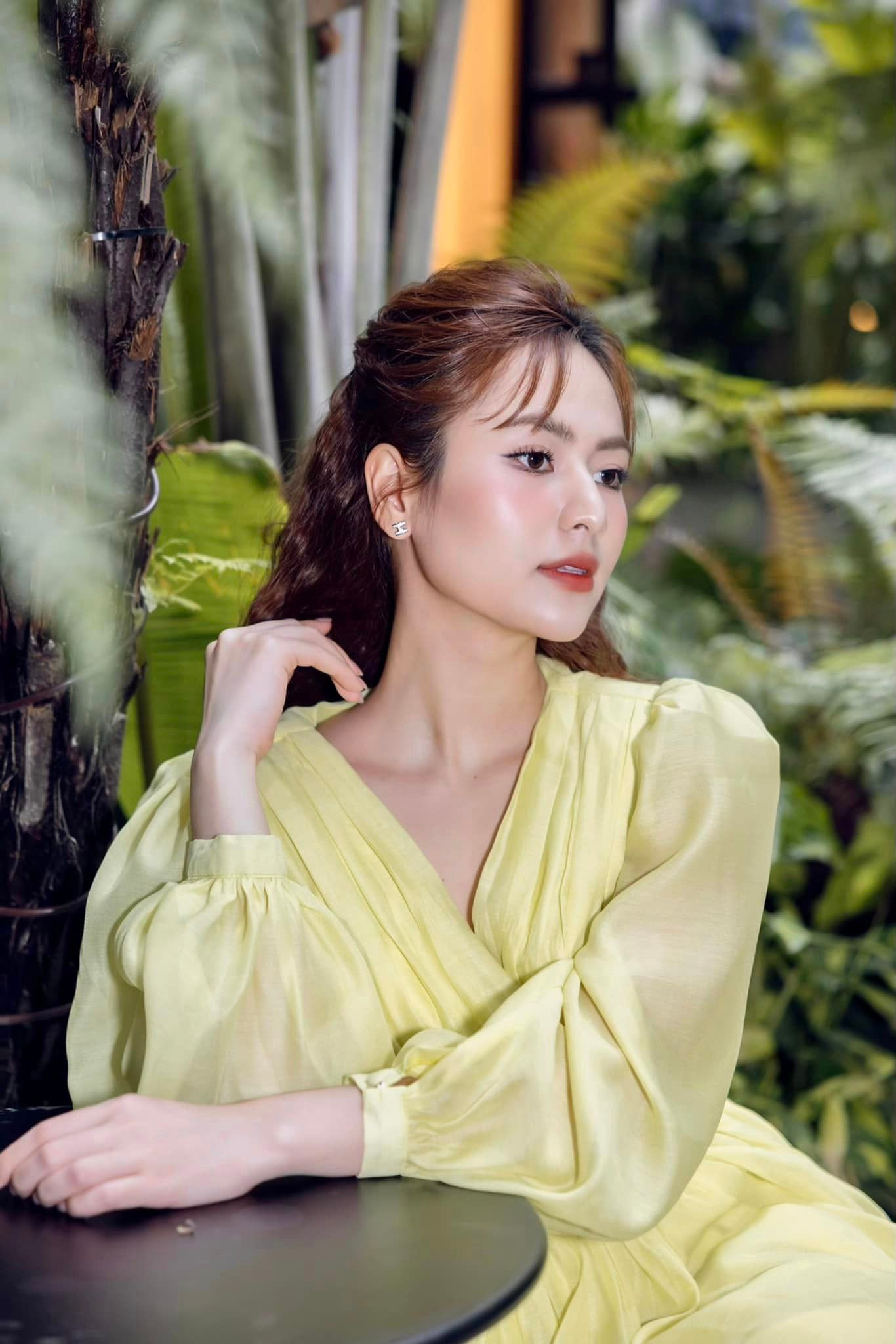 Việt Hoa giống hệt bố