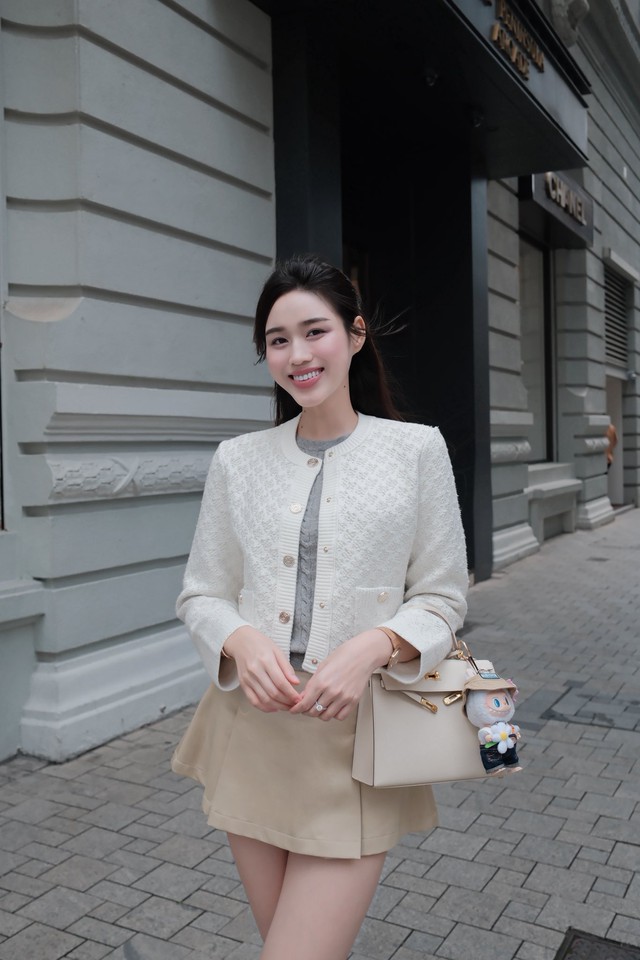 Hoa hậu Đỗ Thị Hà phong cách sang trọng, quyến rũ