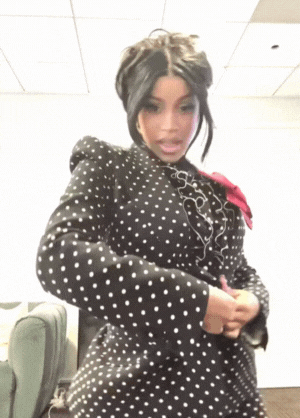 Cardi B mặc nguyên bộ outfit hầu toà để quay video