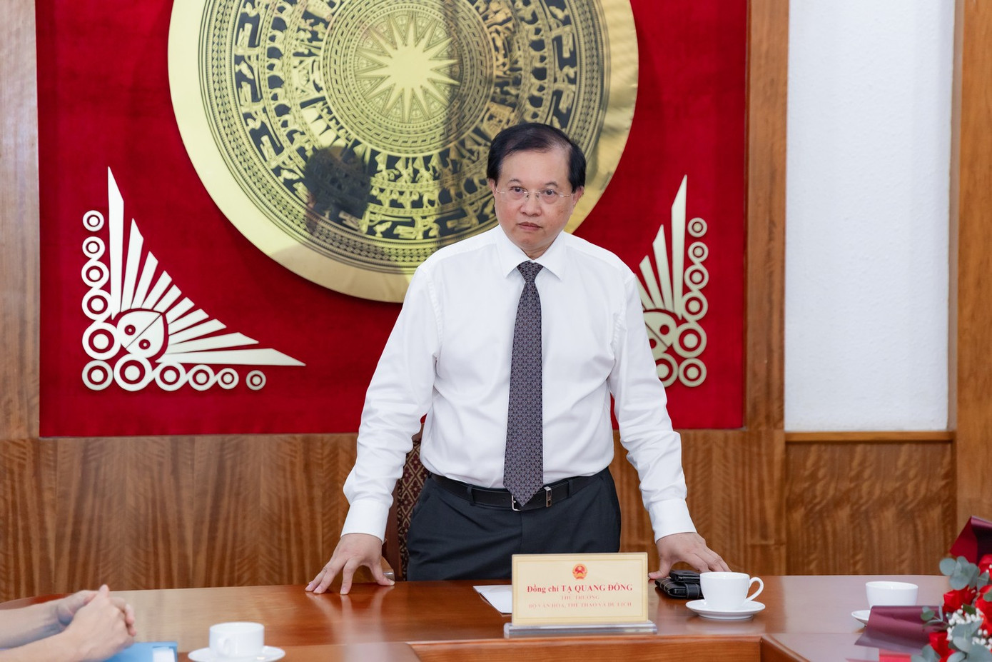 Giao nhiệm vụ Hiệu trưởng
