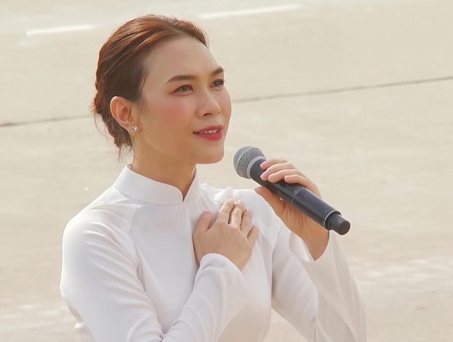 Trang điểm nhẹ nhàng của Mỹ Tâm