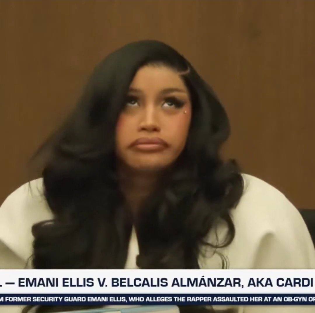 Biểu cảm hài hước của Cardi B khi ra tòa