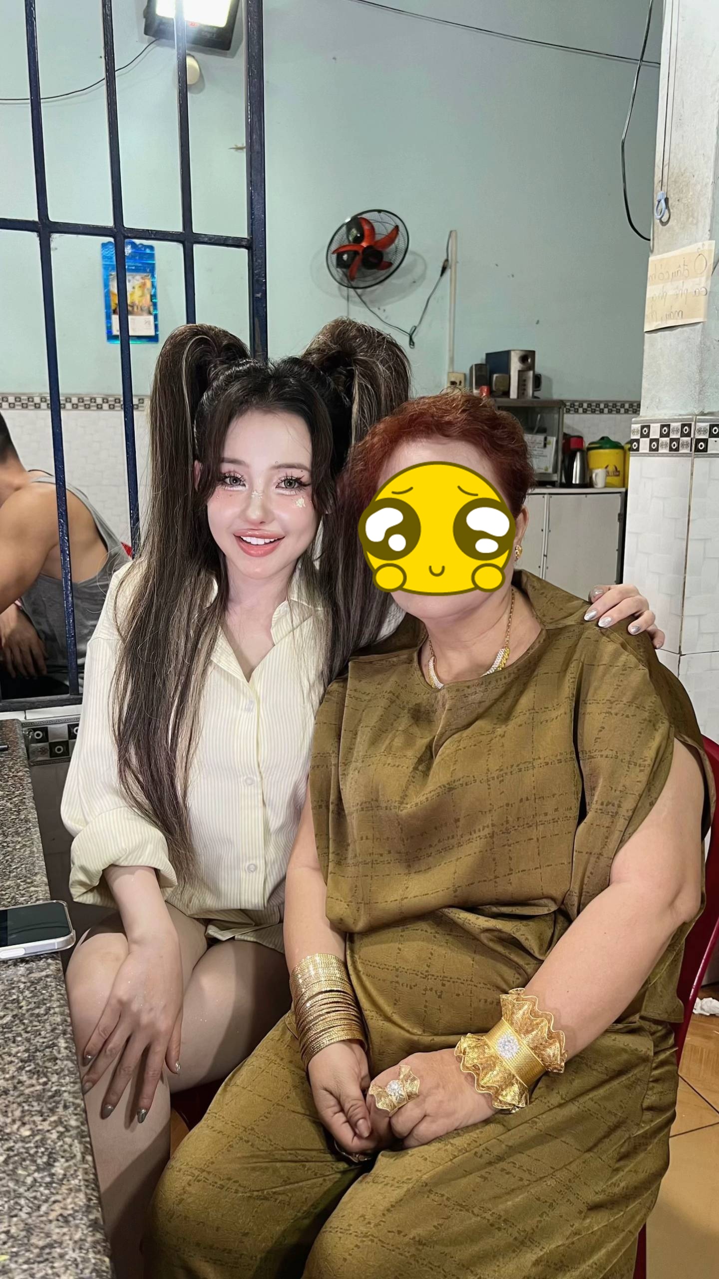 Mẹ của Ngân 98 là ai?- Ảnh 2. Ngân 98 và mẹ