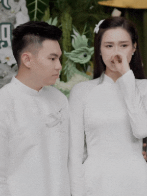 Viết Vương ôm eo, vỗ về khi Hoa hậu Đỗ Hà khóc Viết Vương ôm eo, vỗ về khi Hoa hậu Đỗ Hà khóc