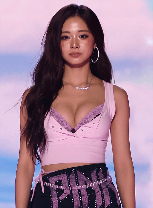 Mỹ nhân đẹp nhất thế giới nói dối - Ảnh 2 Tzuyu hát live không chắc giọng