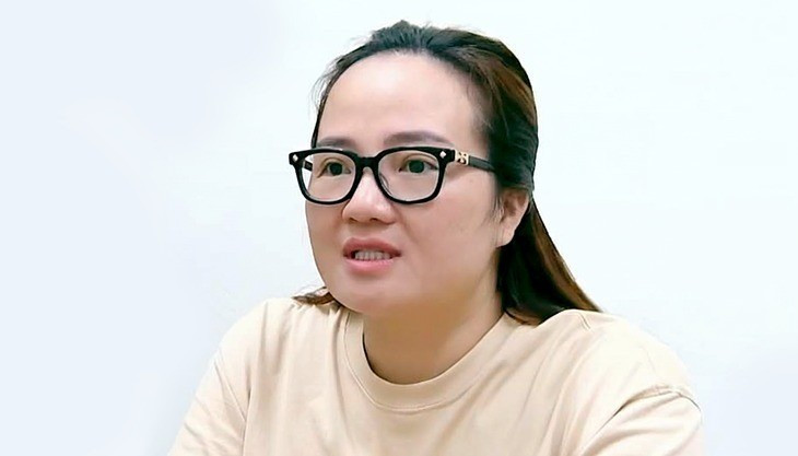 Ngân 98 và Hoàng Hường với giá trị ảo