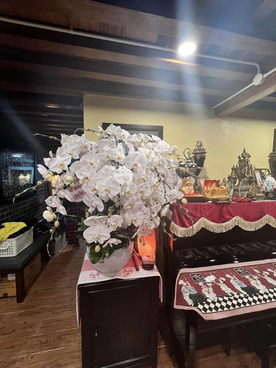 Bất động sản của NSND Xuân Bắc- Ảnh 16. Chi tiết nội thất truyền thống trong phòng khách