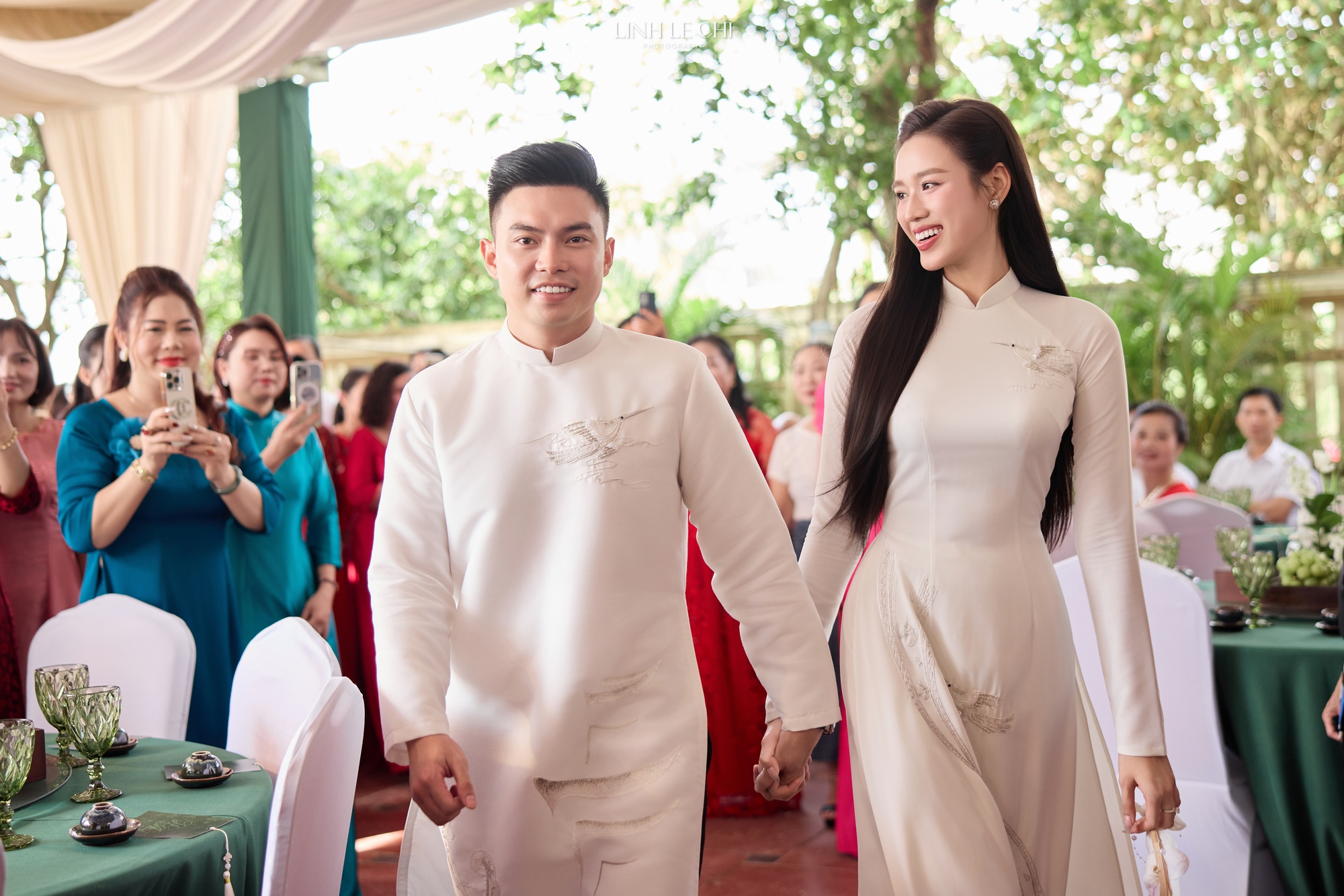 Viết Vương vui mừng đón nàng về dinh