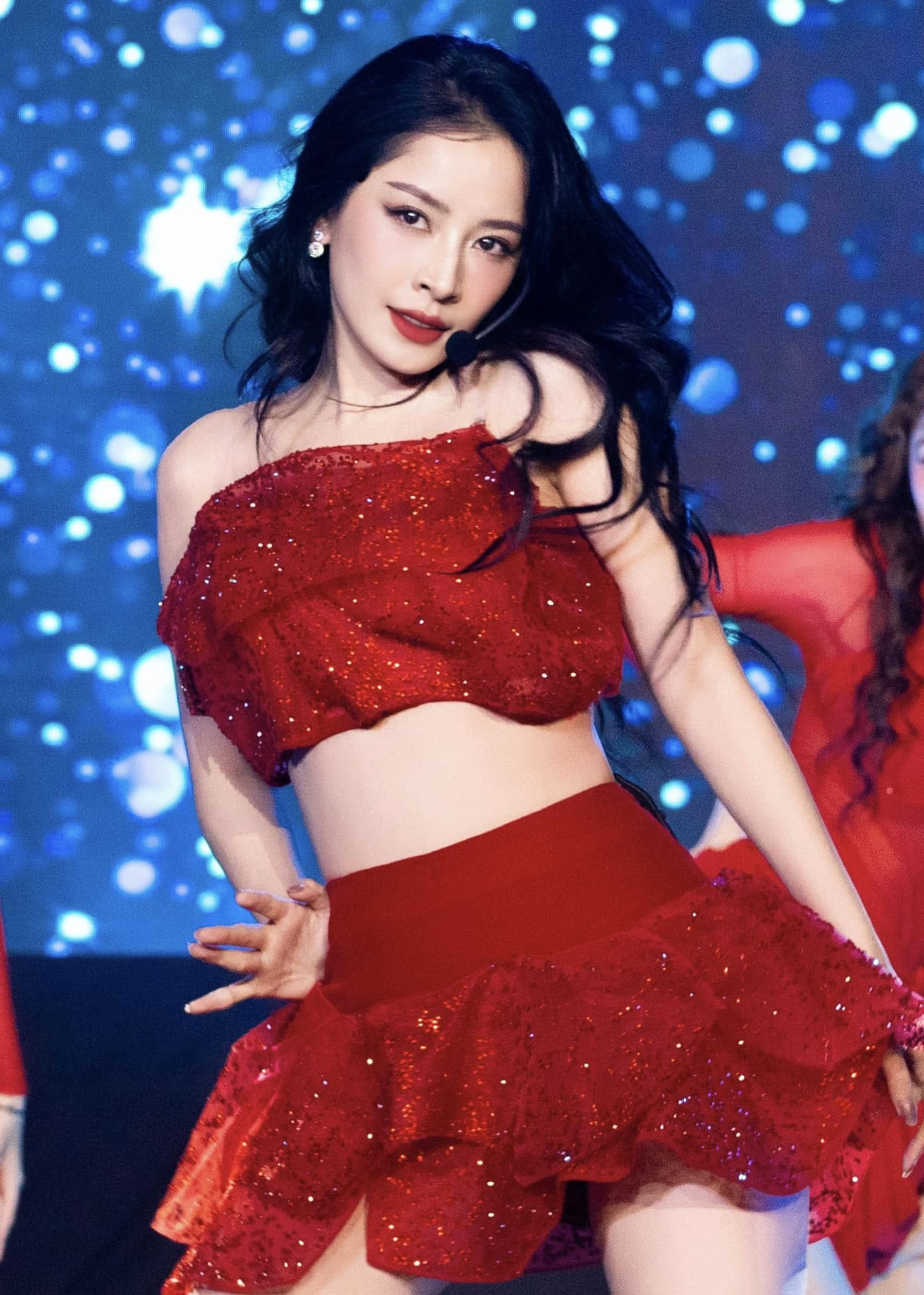 Chi Pu biểu diễn với bản hit cũ