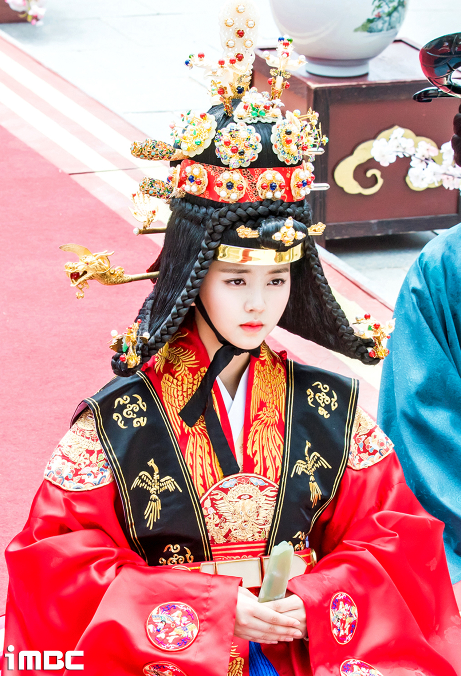 Kim So Hyun hóa thân thành cô dâu kiêu hãnh