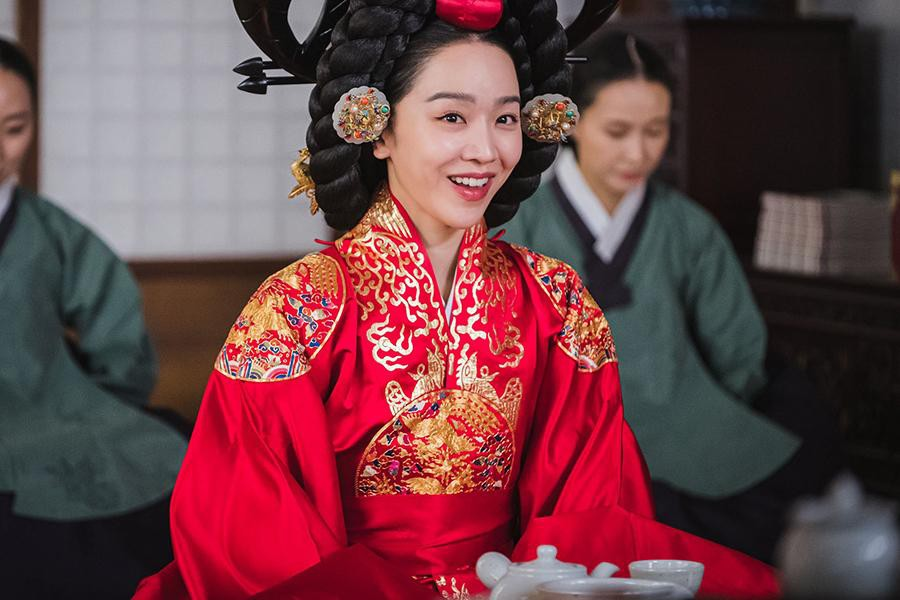 Shin Hye Sun với tạo hình tân nương quyền quý Mr. Queen