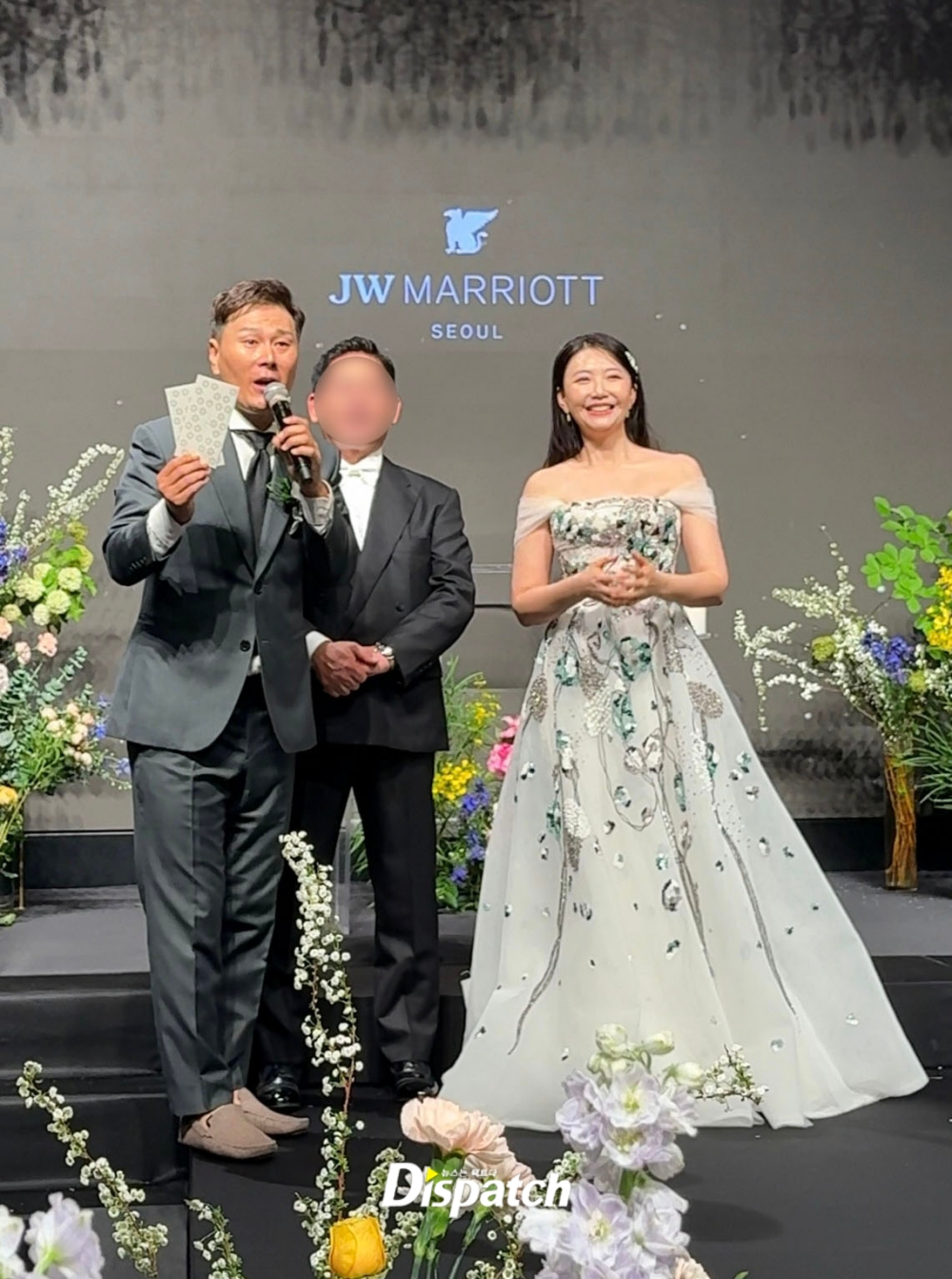 Đám cưới xa hoa nhưng nhiều nghi vấn