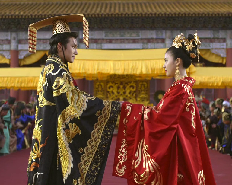 Ha Ji Won mặc lễ phục cưới cầu kỳ trong Empress Ki