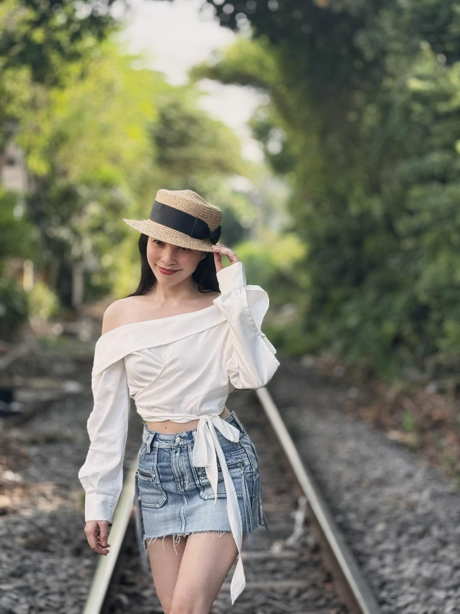 Không thể tin nổi đây là Hiền Thục ở tuổi 44- Ảnh 11. Hiền Thục tự tin khoe eo thon