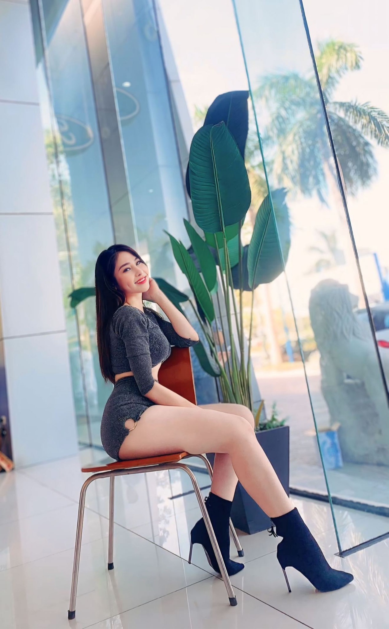 Nữ ca sĩ vừa mua nhà ở Thủ Đức: Nhờ bố mẹ nuôi con, cực sexy nhưng chưa nghĩ tới chuyện kết hôn lần 2- Ảnh 5. Sắc vóc trẻ trung xinh đẹp của nữ ca sĩ
