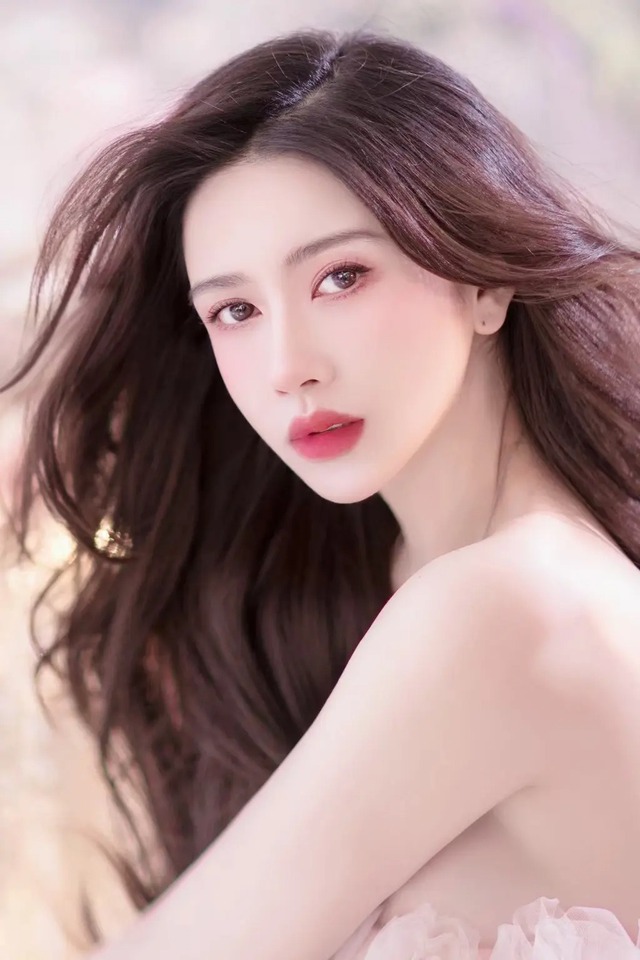 Phan Sương Sương tiết lộ sở hữu 6 video riêng tư của Lâm Phong Bằng chứng đe dọa phát tán clip nhạy cảm