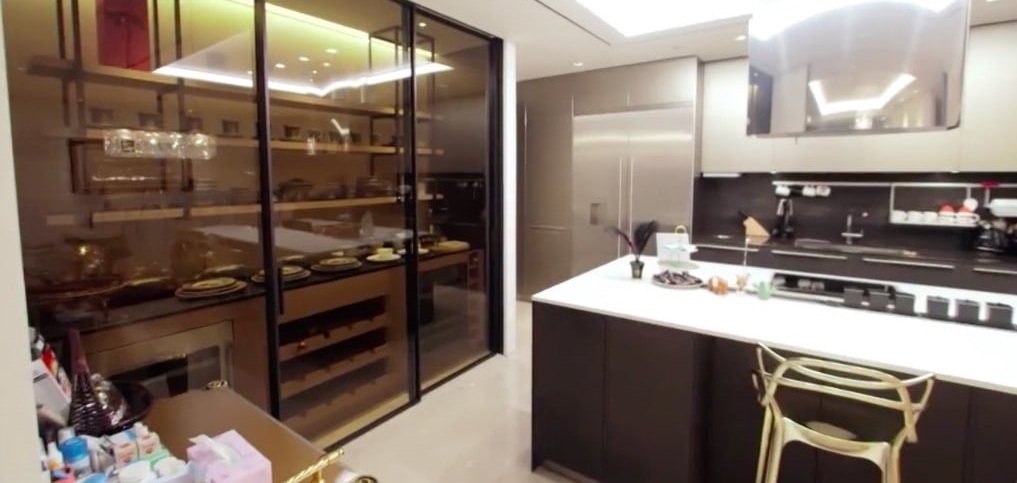 Góc nhà bếp hiện đại Một góc nhà bếp trong căn hộ của Junsu