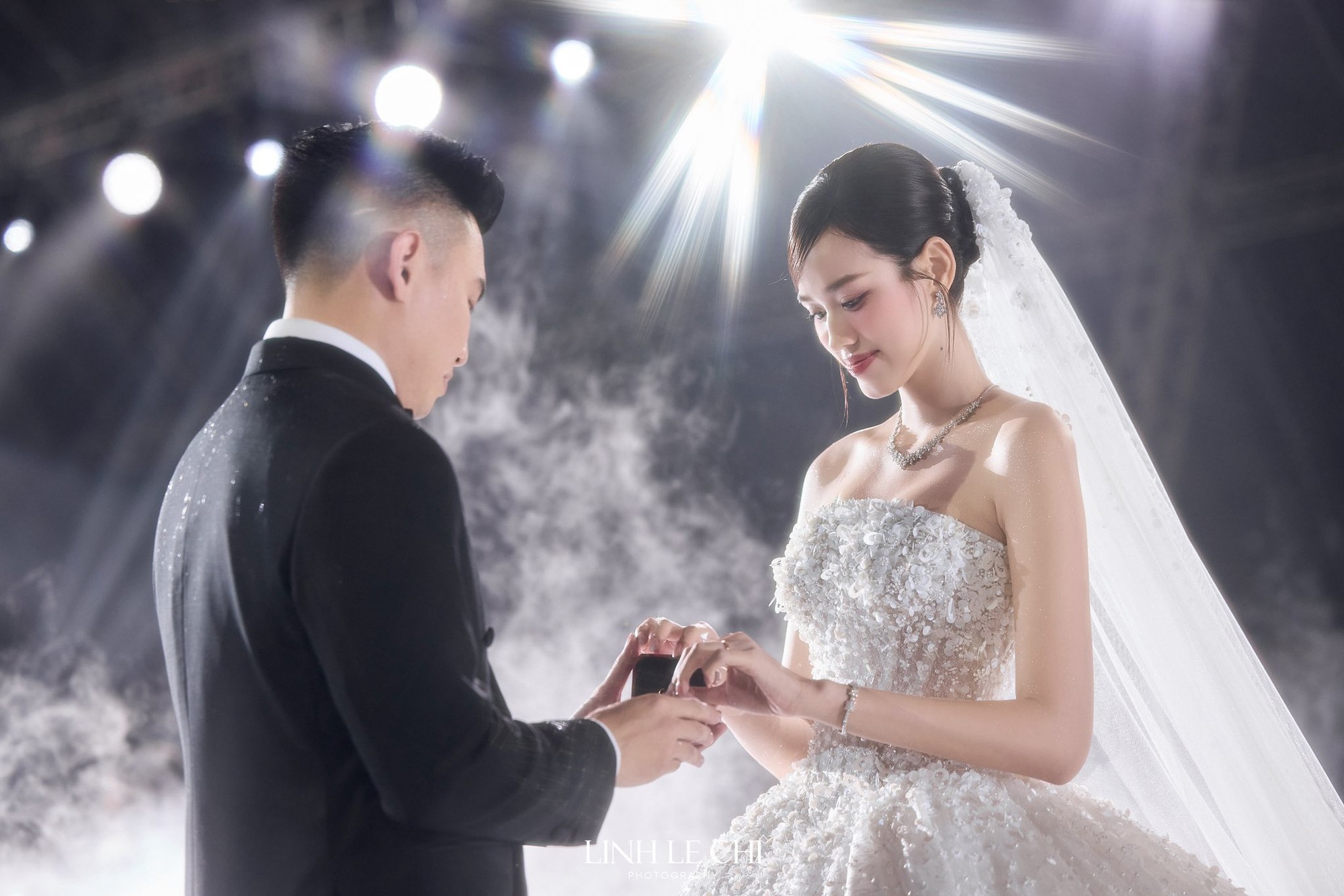 Khoảnh khắc trong đám cưới Hoa hậu Đỗ Hà