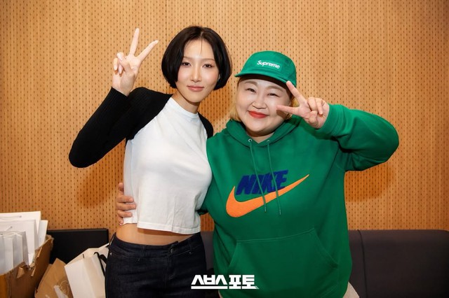 Hwasa liên tục để lộ dấu hiệu đã chia tay bạn trai doanh nhân hơn 12 tuổi trong thời gian gần đây Hwasa chia tay bạn trai doanh nhân