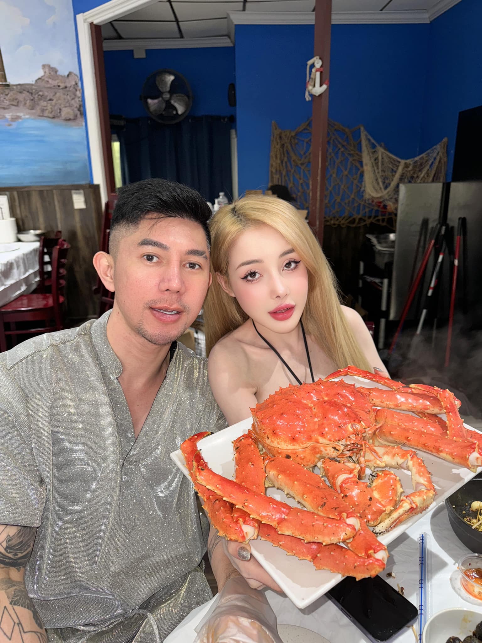 Ngân 98 cũng nổi tiếng chi mạnh tay cho những dịch vụ cao cấp, tận hưởng cuộc sống