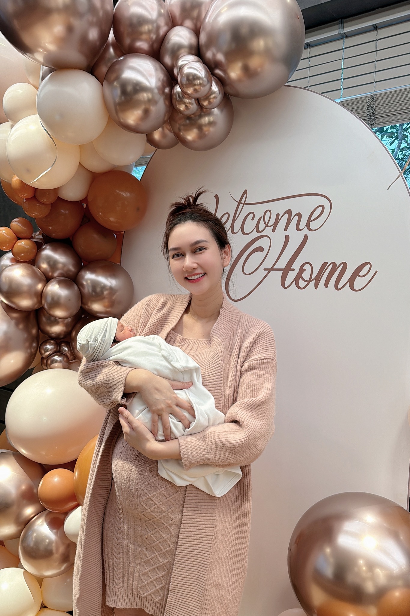 Hương Giang lộ vòng 2 lớn rõ nghi vấn mang thai lần 3 Diễn viên Hương Giang lộ vòng 2 lớn rõ