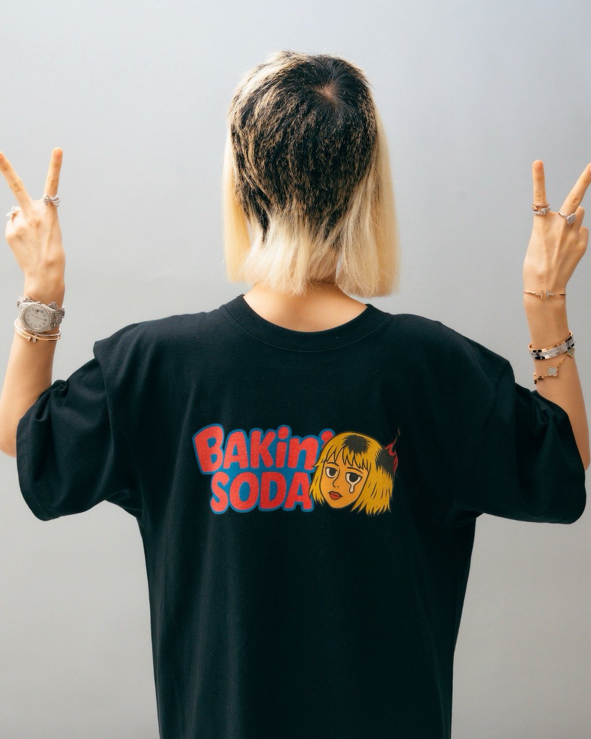 Nữ DJ suy sụp bật khóc, tóc rụng mảng lớn- Ảnh 5. DJ Soda trở lại công việc cùng mái tóc tổn thương