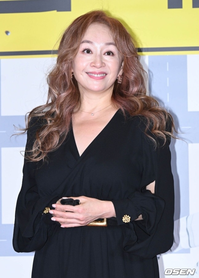 Park Hae Mi trở lại làm việc do áp lực tài chính