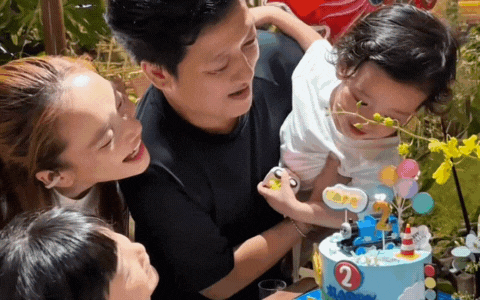 Gia đình Trường Giang tổ chức sinh nhật cho nhóc tỳ thứ 2