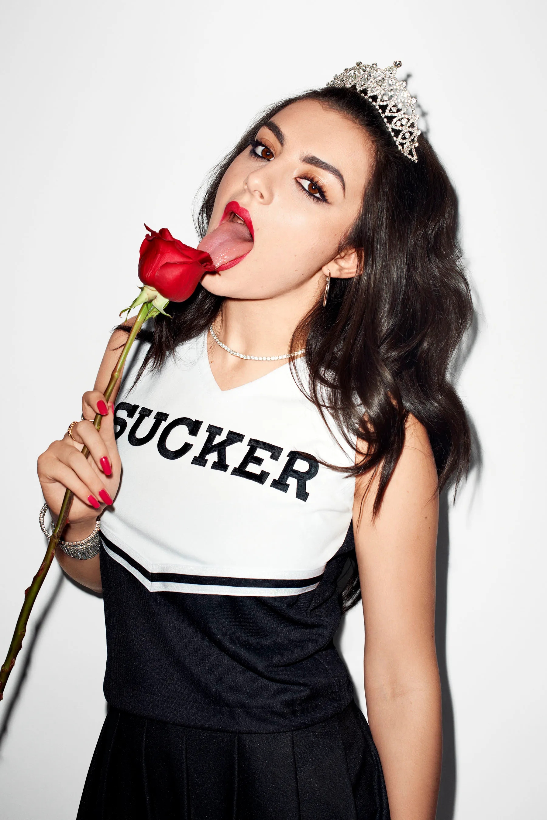 Charli XCX với phong cách năng lượng nổi loạn
