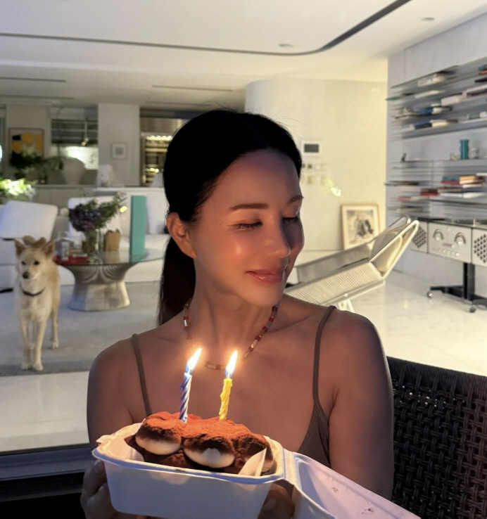 Căn biệt thự riverside của Uhm Jung Hwa
