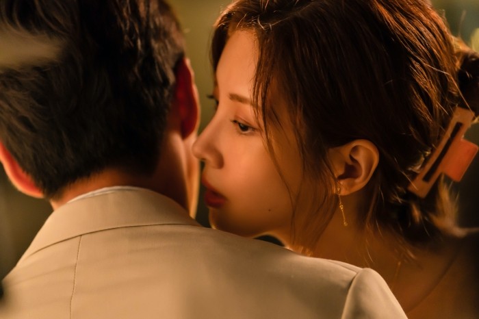 Love and Leashes - Giao tiếp trong mối quan hệ đặc biệt Cảnh phim tôn trọng sự đồng thuận