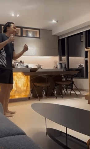 Sào huyệt của Trần Thành- Ảnh 10. Phòng bếp hiện đại tiện nghi