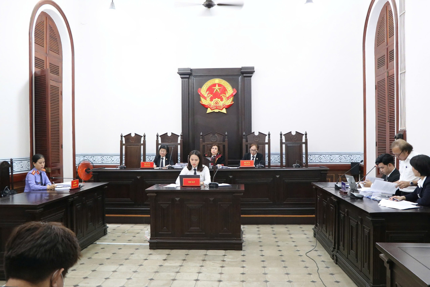 Tòa tuyên án vụ Hoa hậu Bình Phương kiện mẹ diễn viên Đức Tiến- Ảnh 1. Một góc phòng xử án.