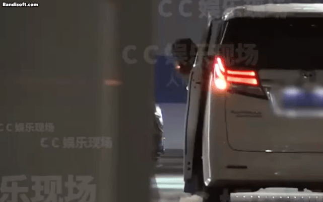 Mạnh Tử Nghĩa và Lý Quân Nhuệ về chung tòa nhà Cặp đôi bị bắt gặp về chung tòa nhà